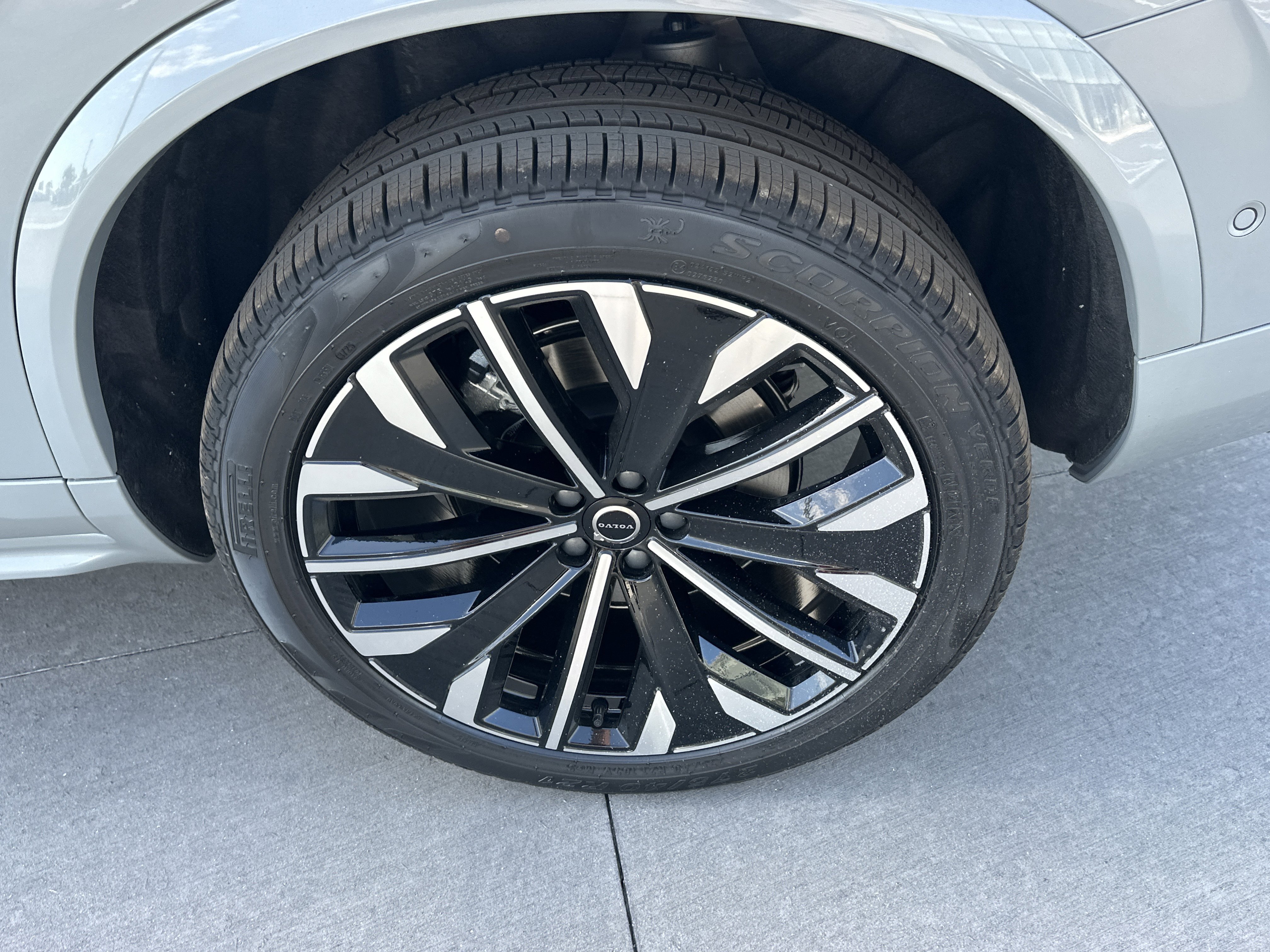 2026 Volvo XC90 Plus - Photo 10