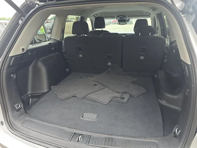 Used 2023 Silver Jeep Laredo image 17