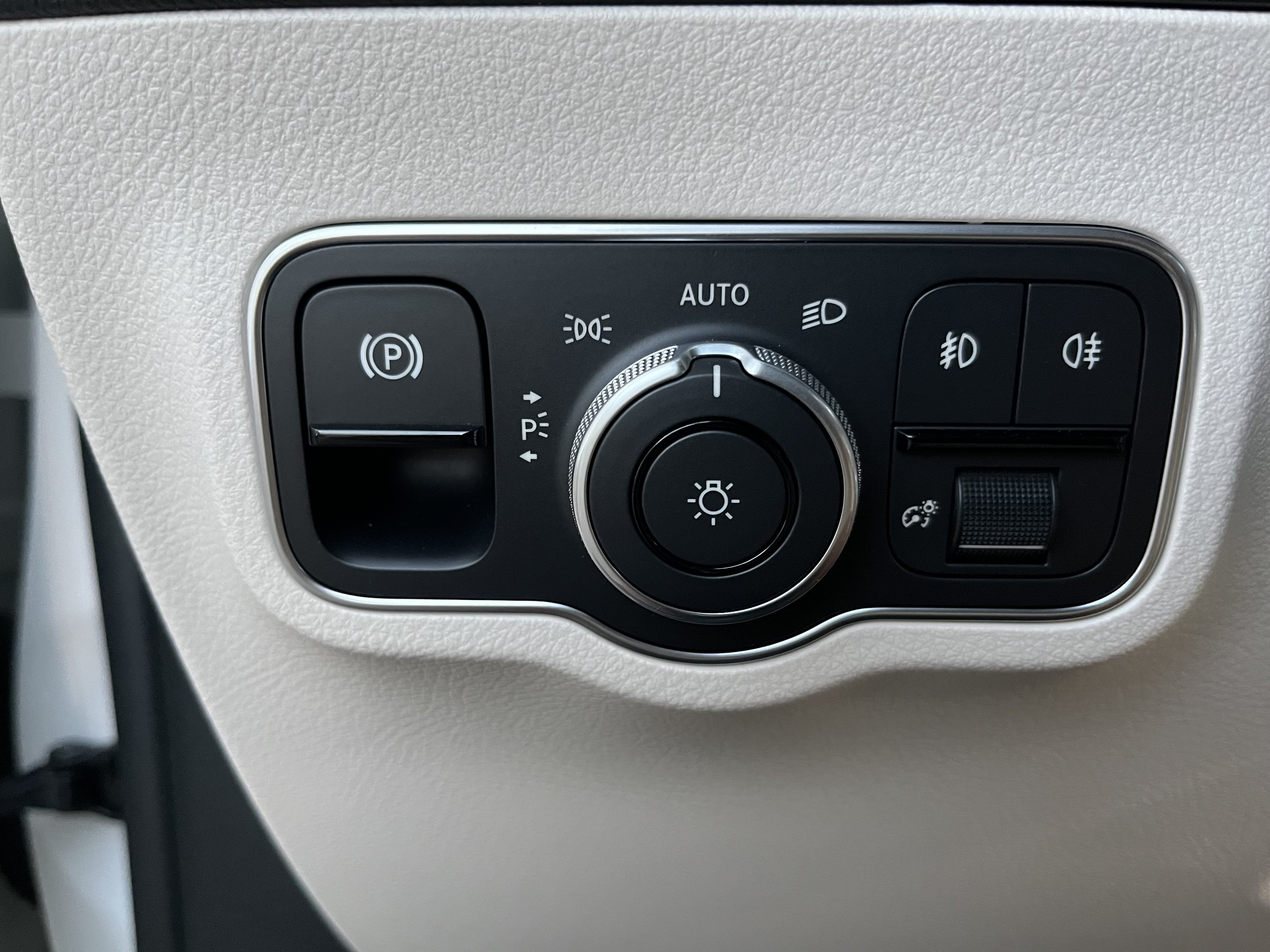 New 2026 Polar White Mercedes-Benz GLA 250 image 24