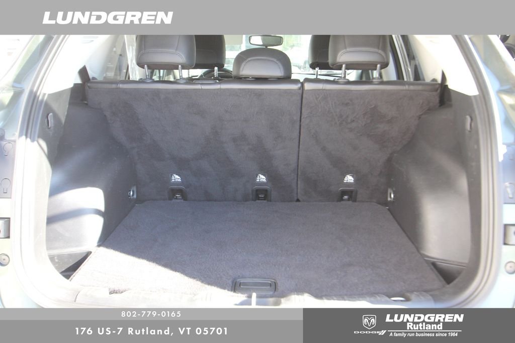 Used 2020 Green Jeep Latitude image 33