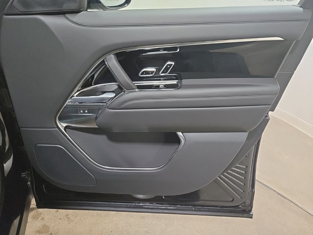 New 2026 Santorini Black Land Rover SE image 26