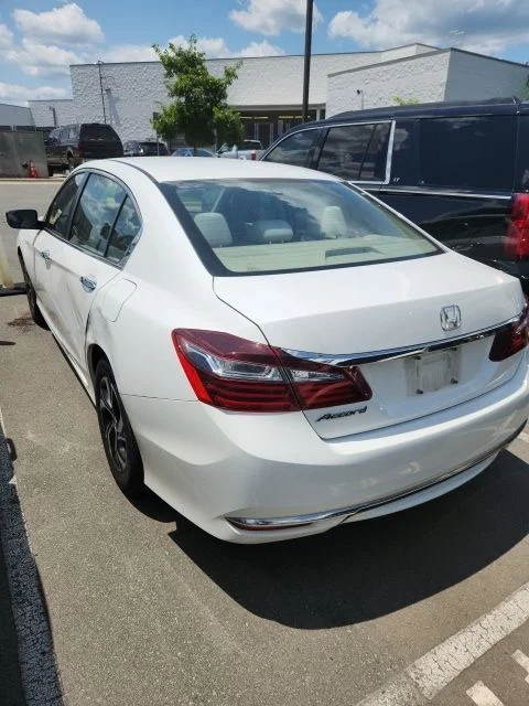 Used 2016 White Honda LX image 4