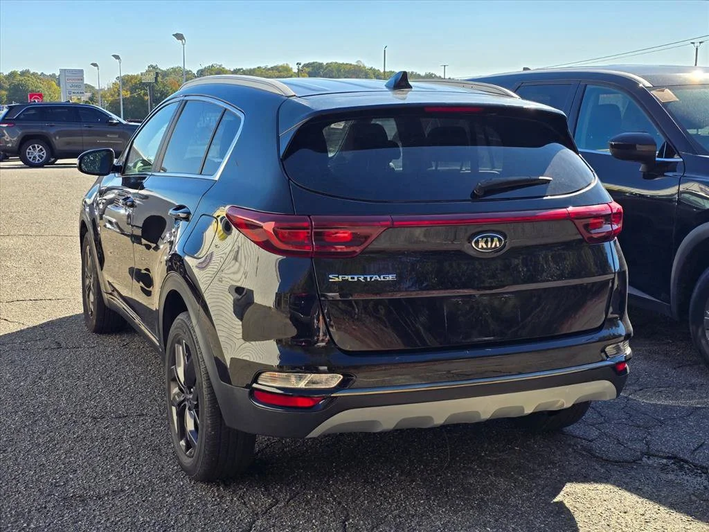 Used 2021 Red Kia S image 12