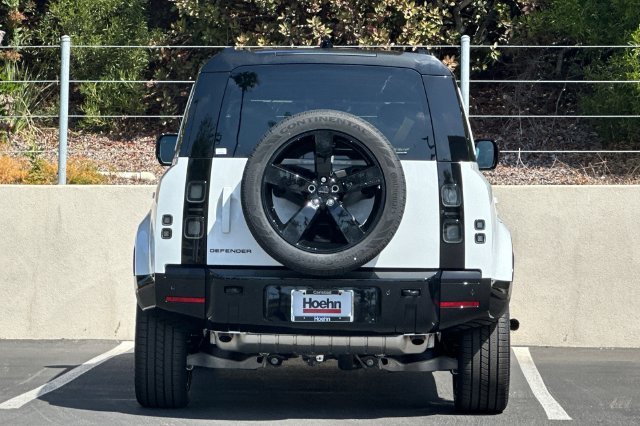 New 2026 Fuji White Land Rover X-Dynamic SE image 4