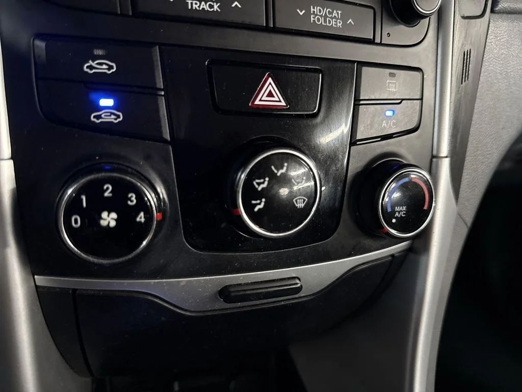 Used 2014 Phantom Black Metallic Hyundai GLS image 26