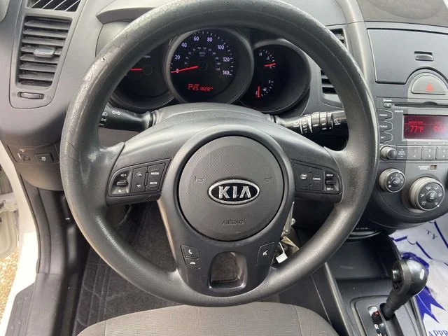 Used 2010 Clear White Kia Plus image 13