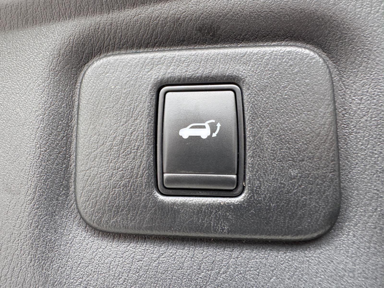 Used 2020 Majestic White INFINITI LUXE image 12