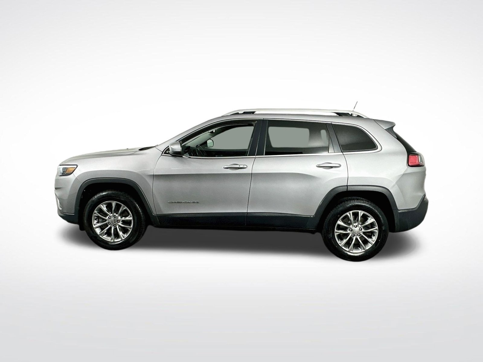 Used 2019 Billet Silver Metallic Clearcoat Jeep Latitude Plus image 4