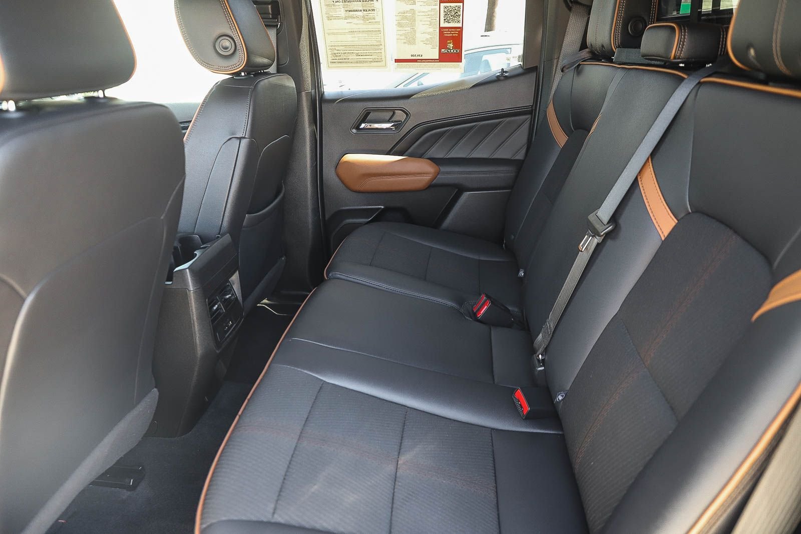 Used 2024 White GMC AT4 image 20