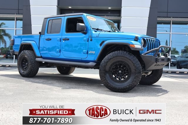 Used 2021  Jeep Overland image 2