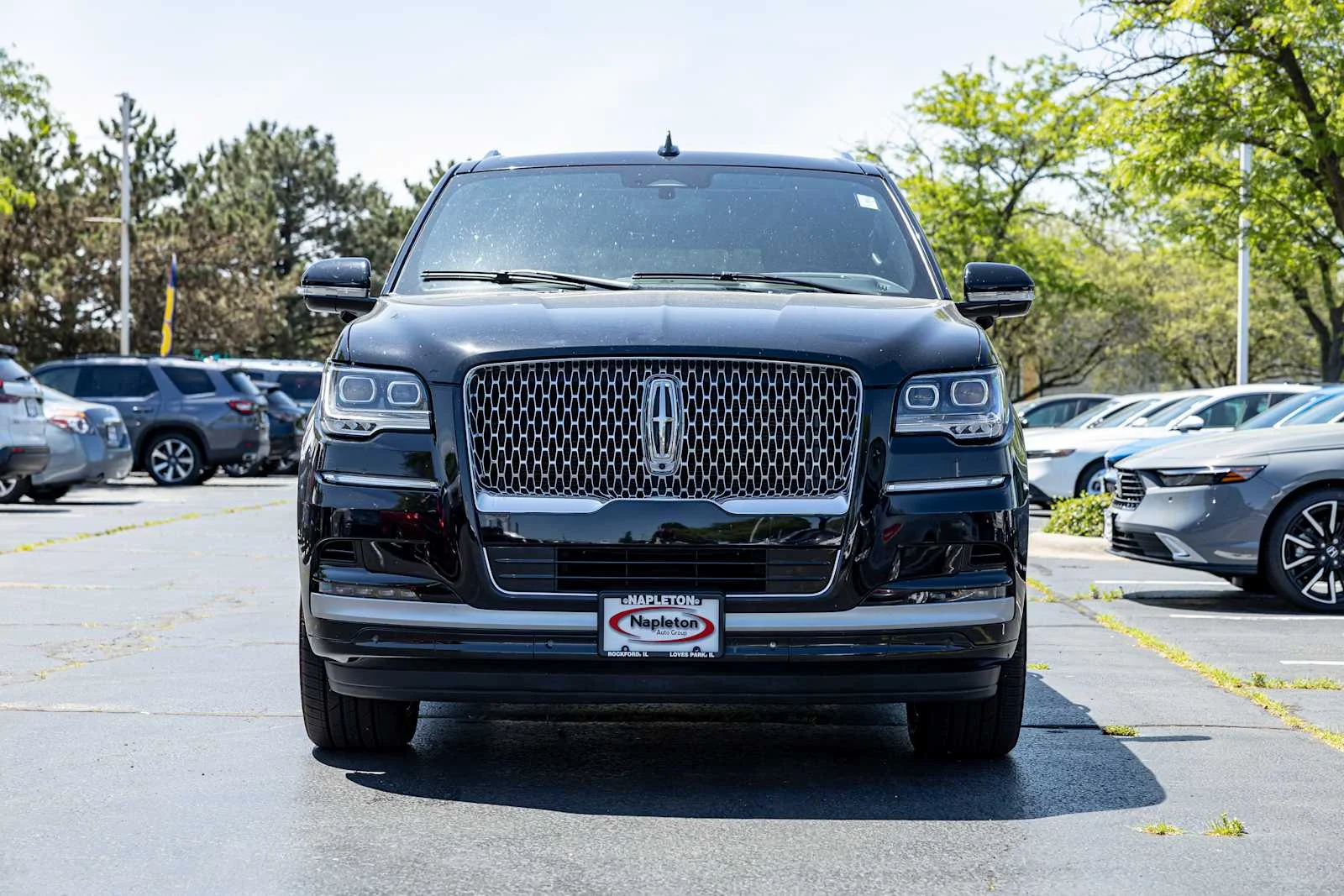 Used 2023 Infinite Black Metallic Clearcoat Lincoln Reserve image 2