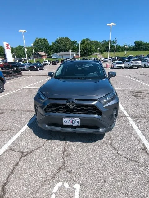 Used 2019 Gray Toyota XLE image 3