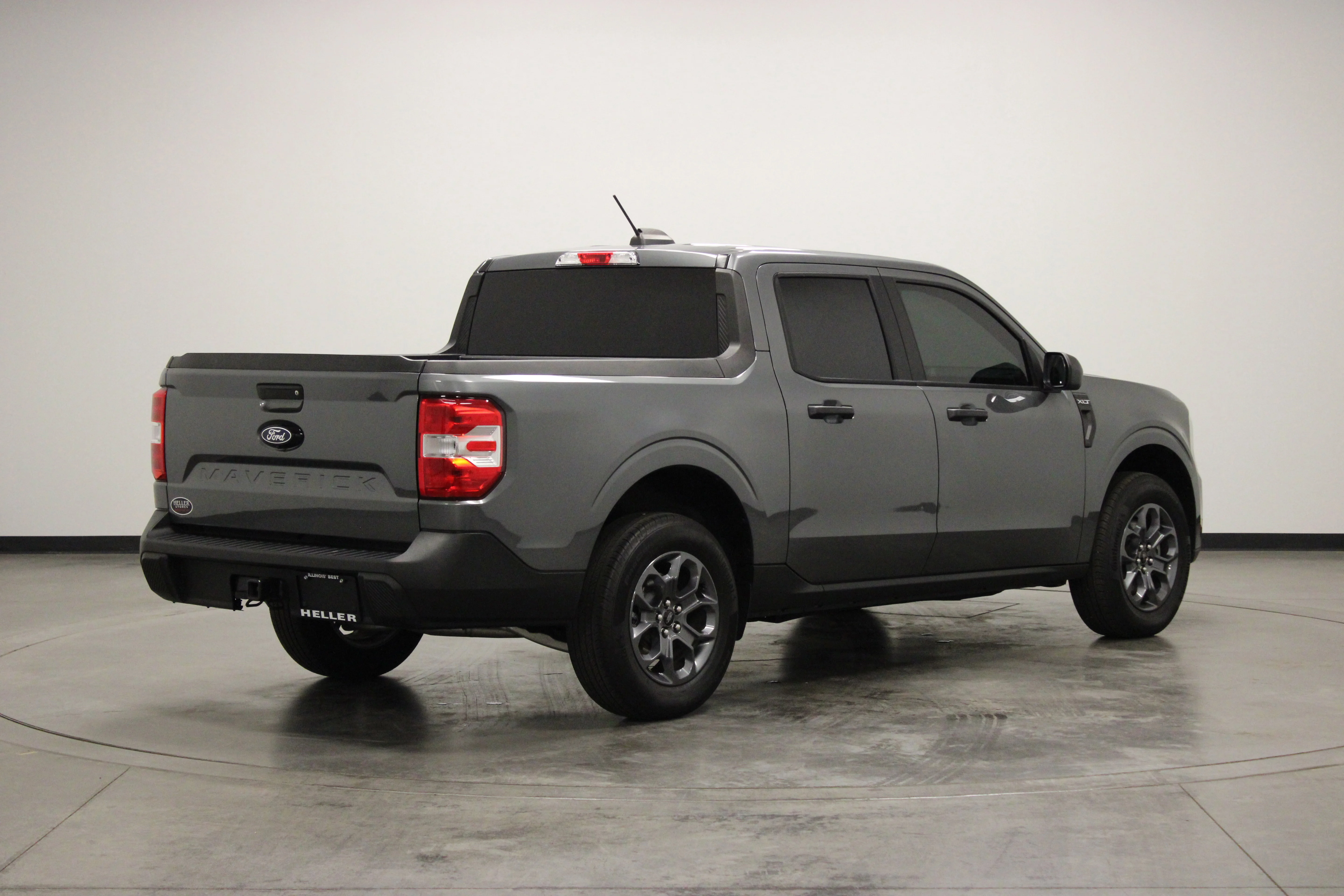 Used 2025 Gray Metallic Ford XLT image 8