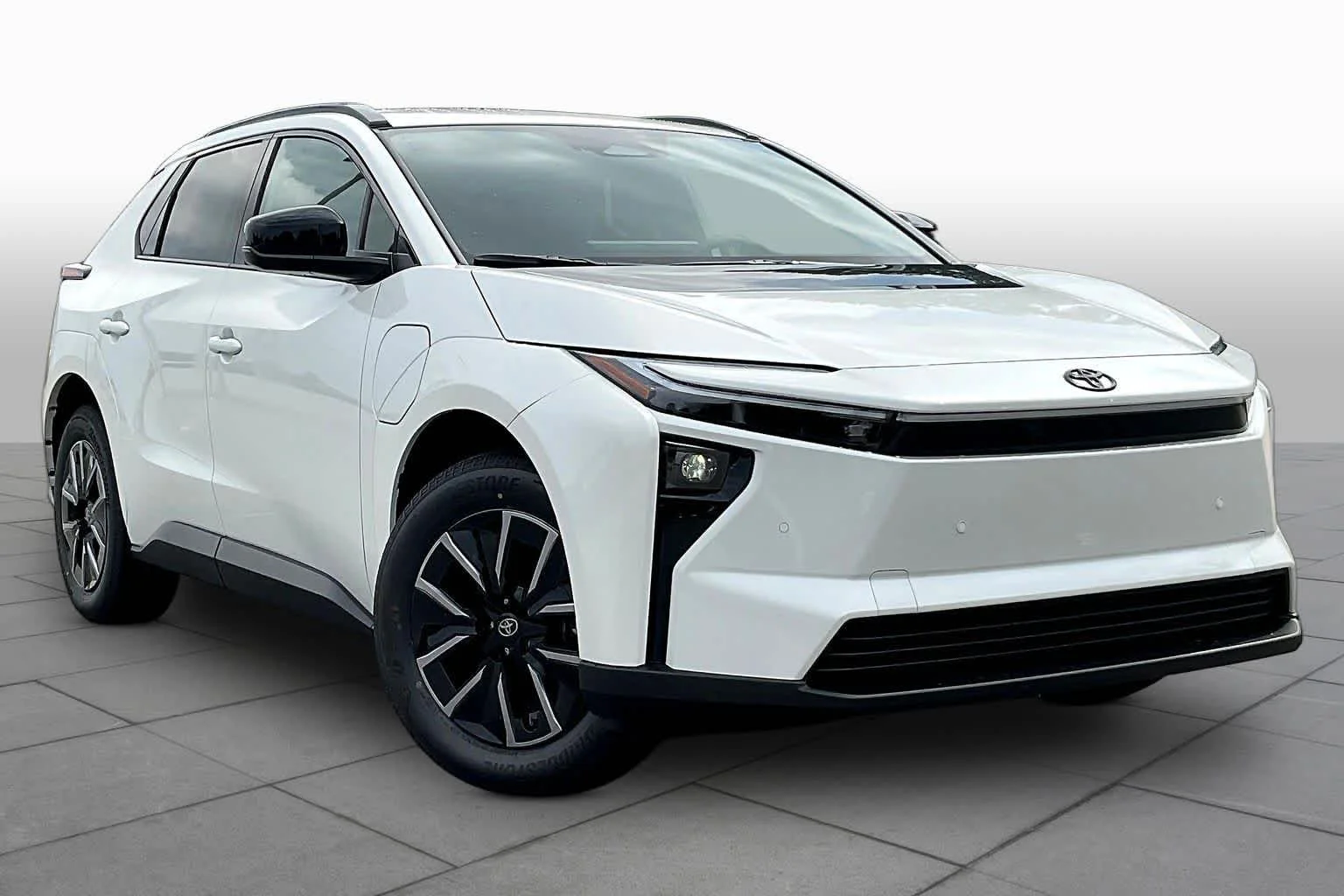 New 2026 Wind Chill Pearl Toyota XLE image 2