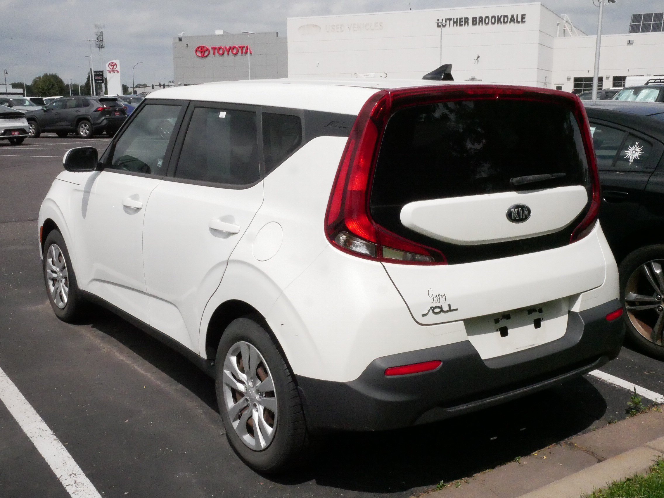 Used 2020 Snow White Pearl Kia LX image 4
