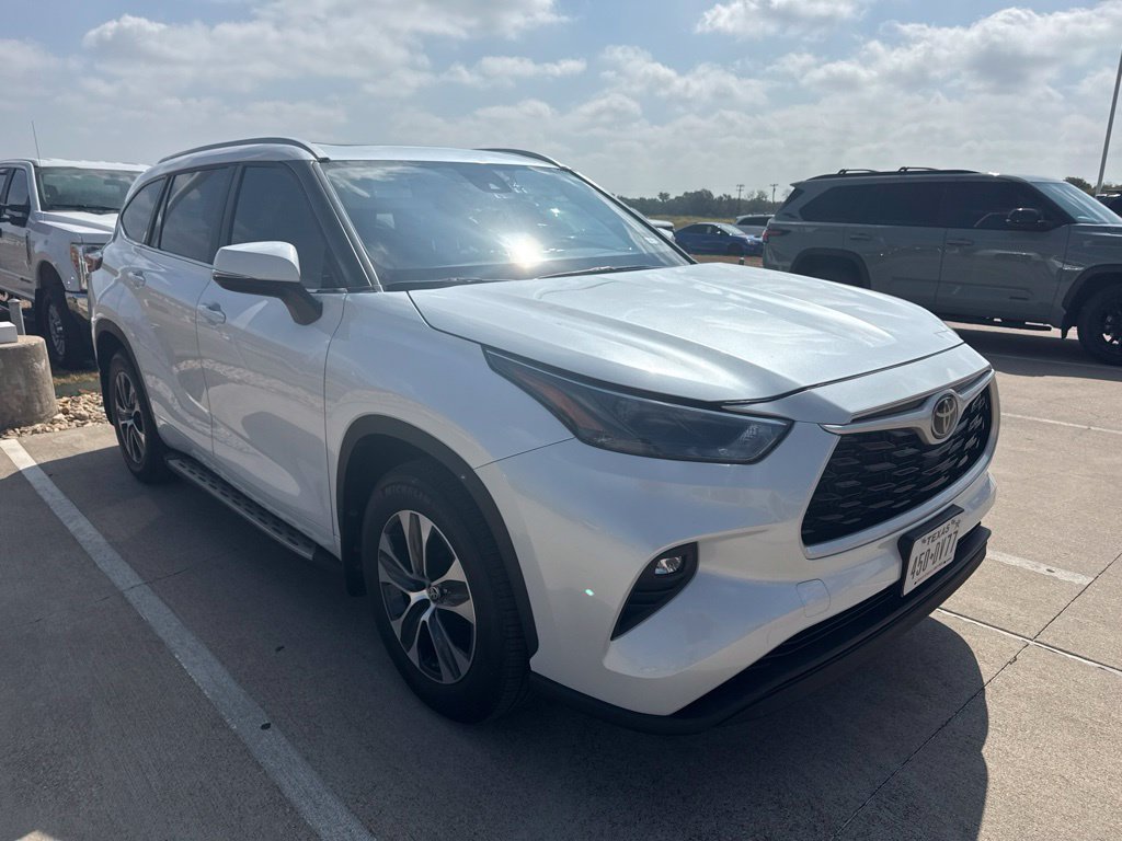 Used 2024 Beige Toyota XLE image 1