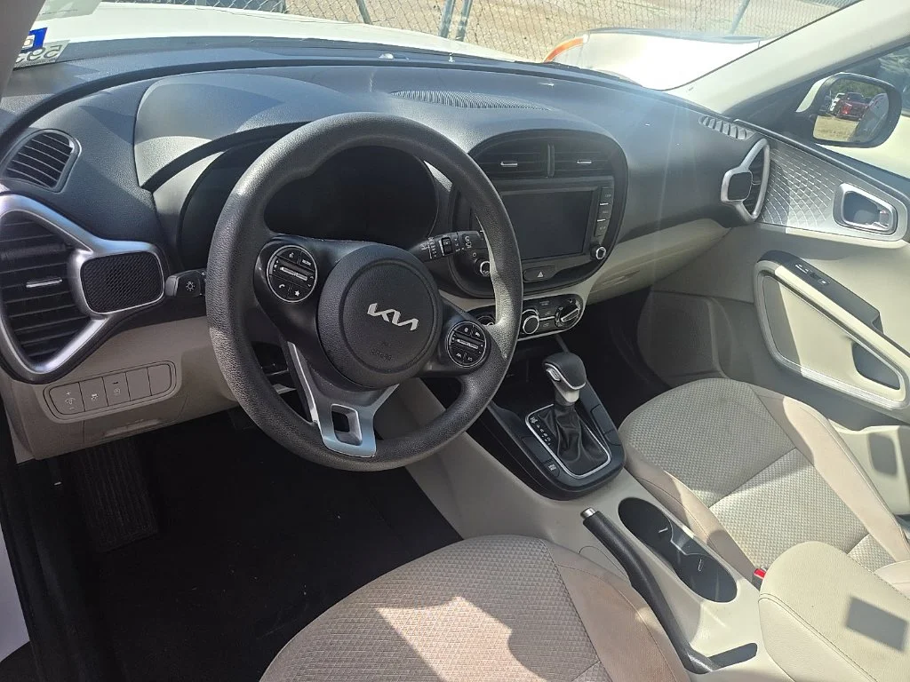 Used 2024 White Kia LX image 7