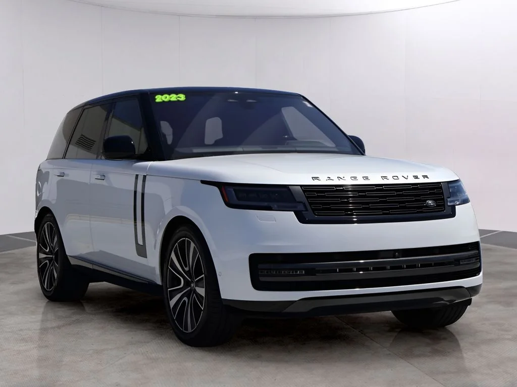 Used 2023 Ostuni Pearl White Land Rover SE image 3