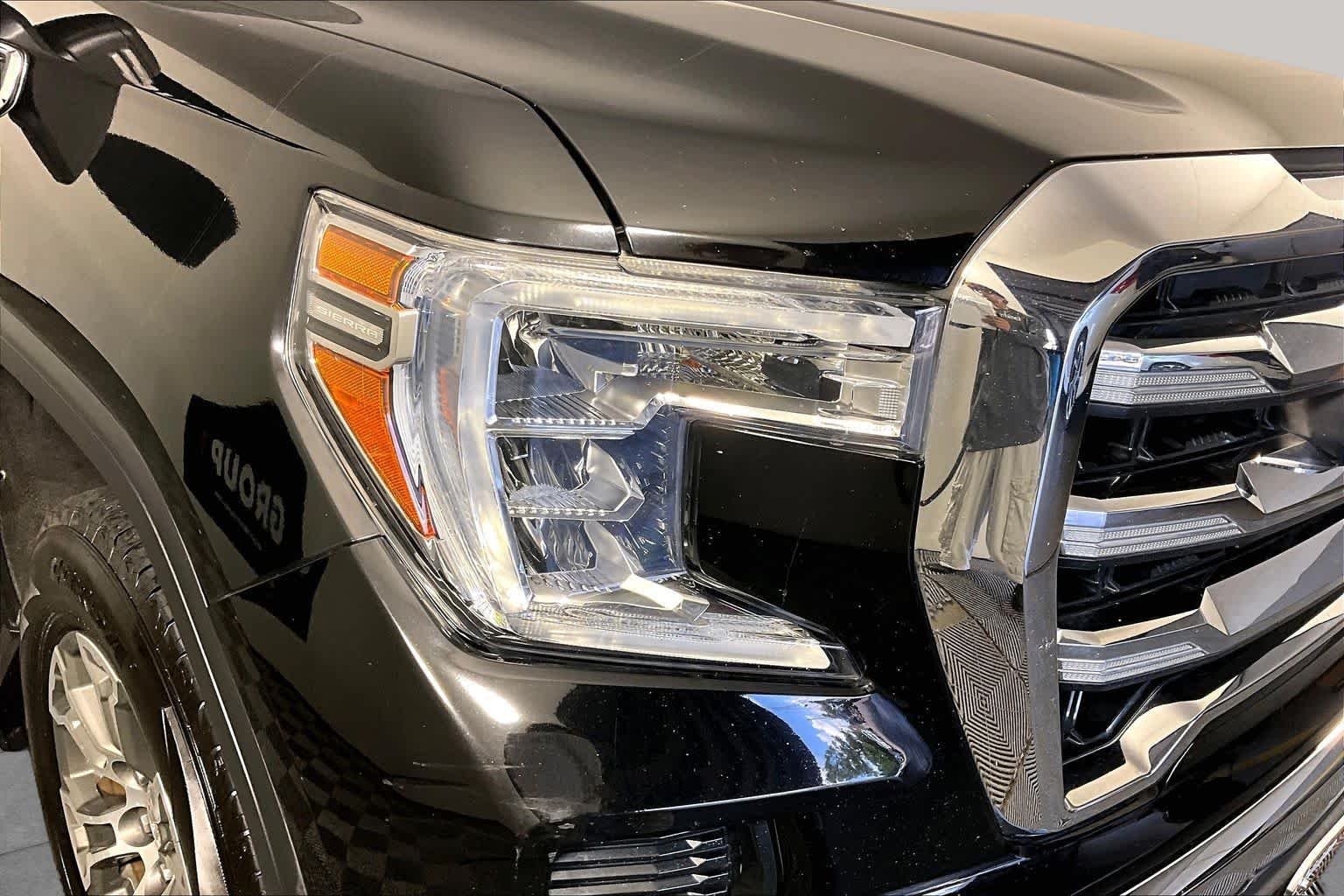 Used 2020 Onyx Black GMC SLE image 27
