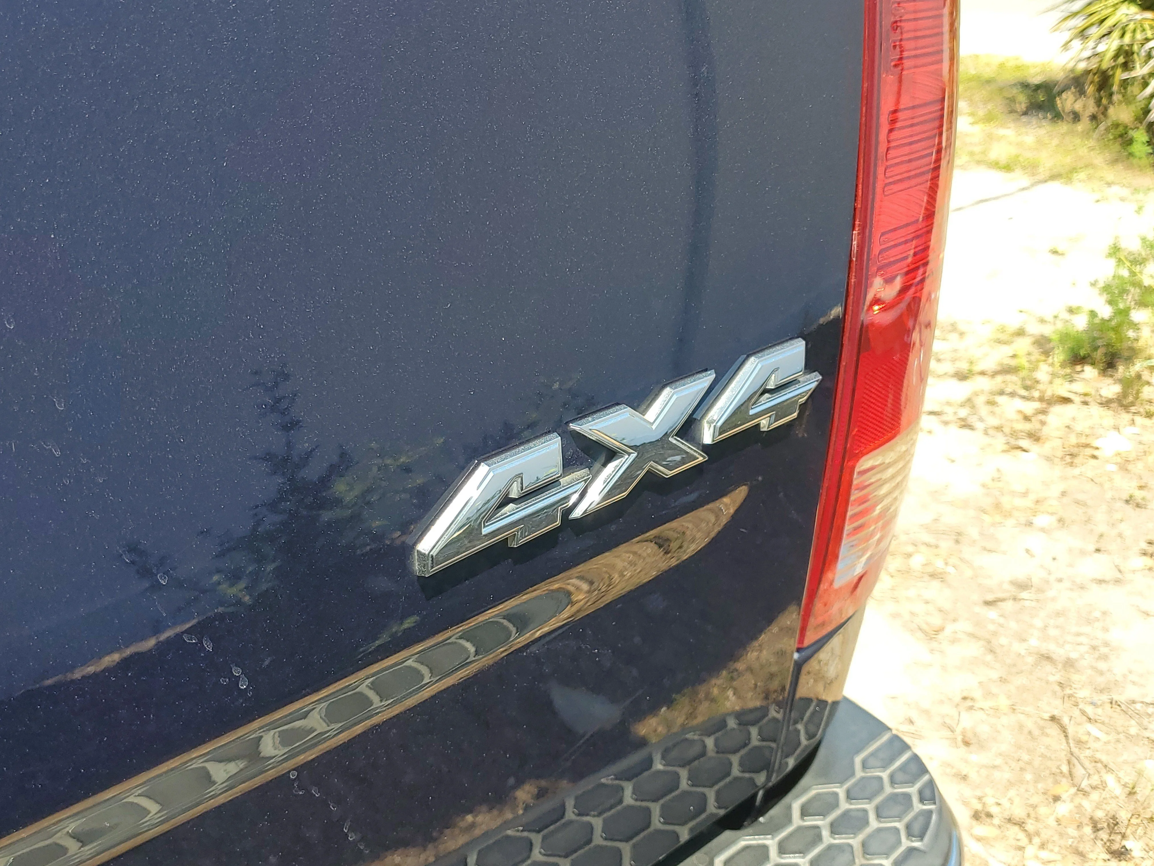 Used 2016 True Blue Pearlcoat Ram Big Horn image 9