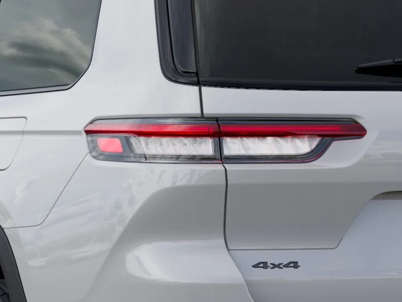 New 2025 Bright White Clear-Coat Exterior Paint Jeep Limited image 24