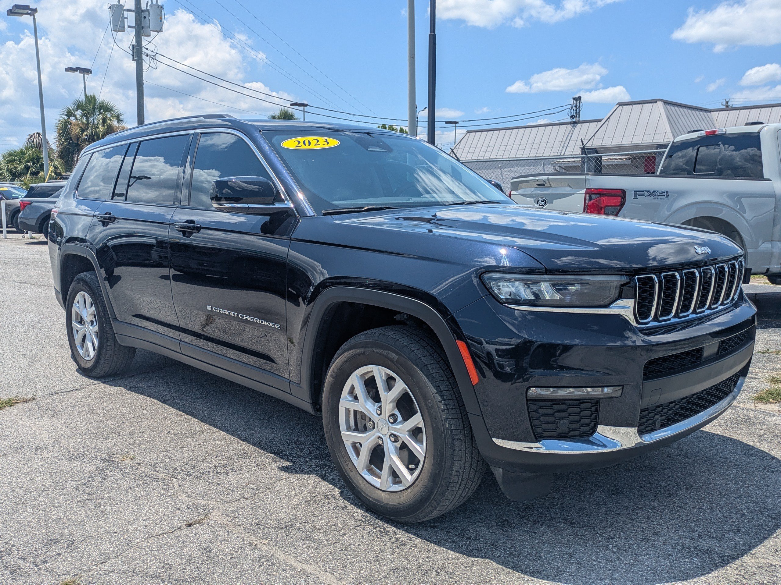 Used 2023 Midnight Sky Jeep Limited image 2