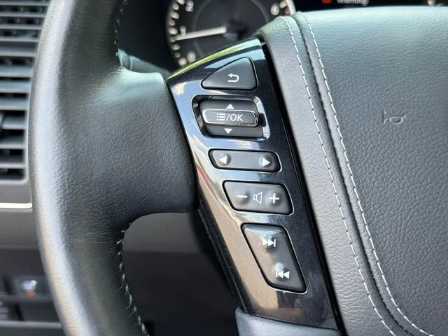 Used 2021 Black Nissan Platinum 2WD image 26