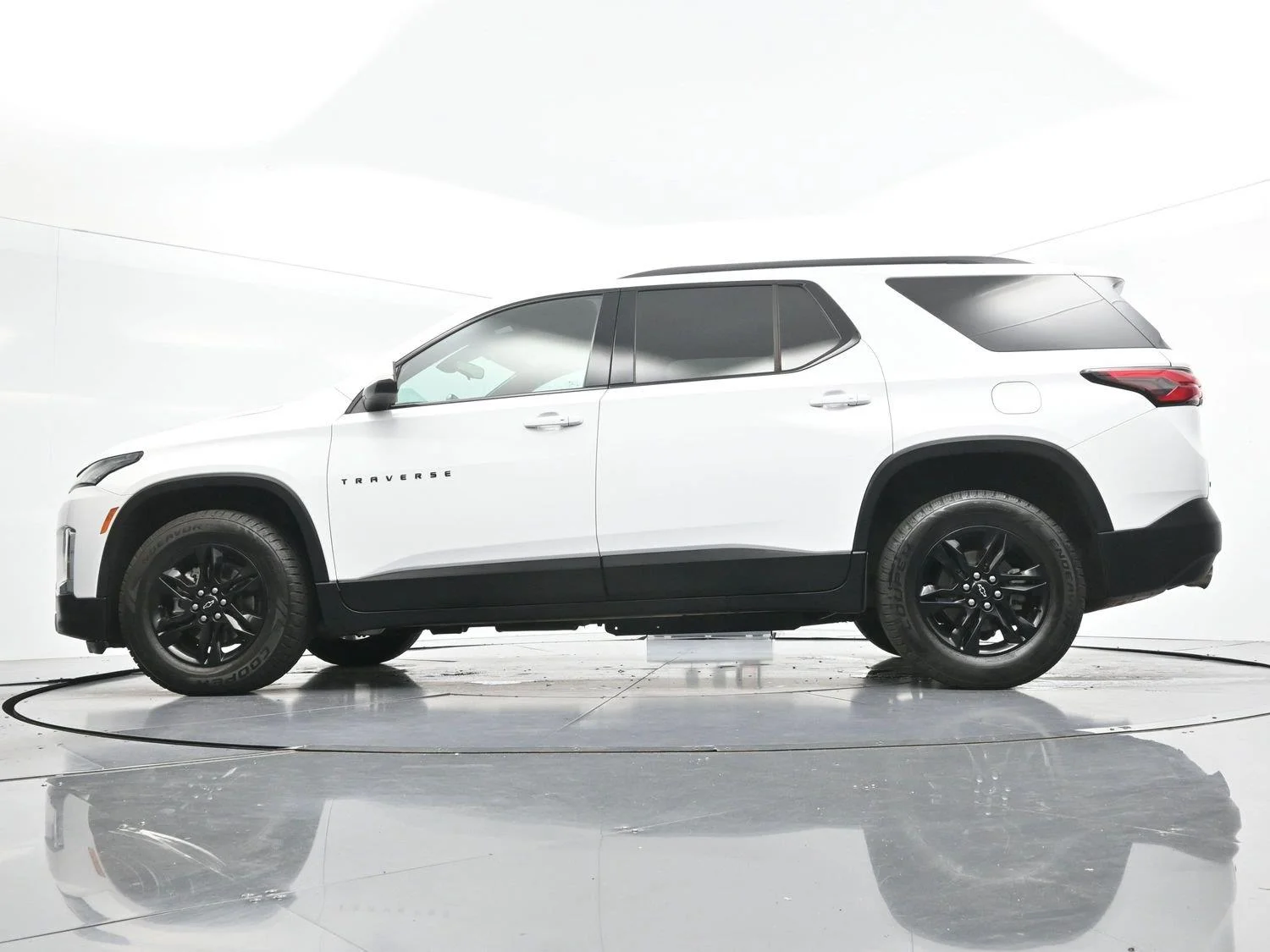 Used 2022 Summit White Chevrolet LT Cloth image 46