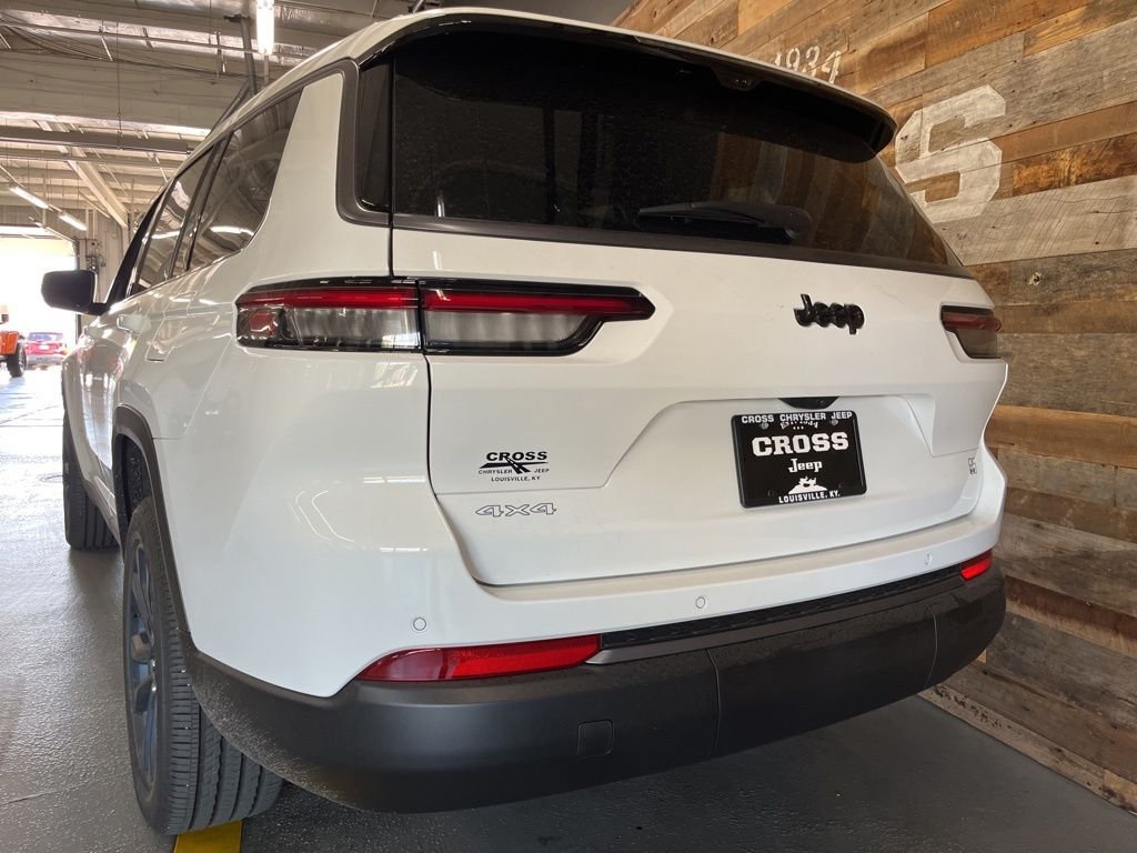 New 2026 Bright White Clear-Coat Exterior Paint Jeep Limited image 19