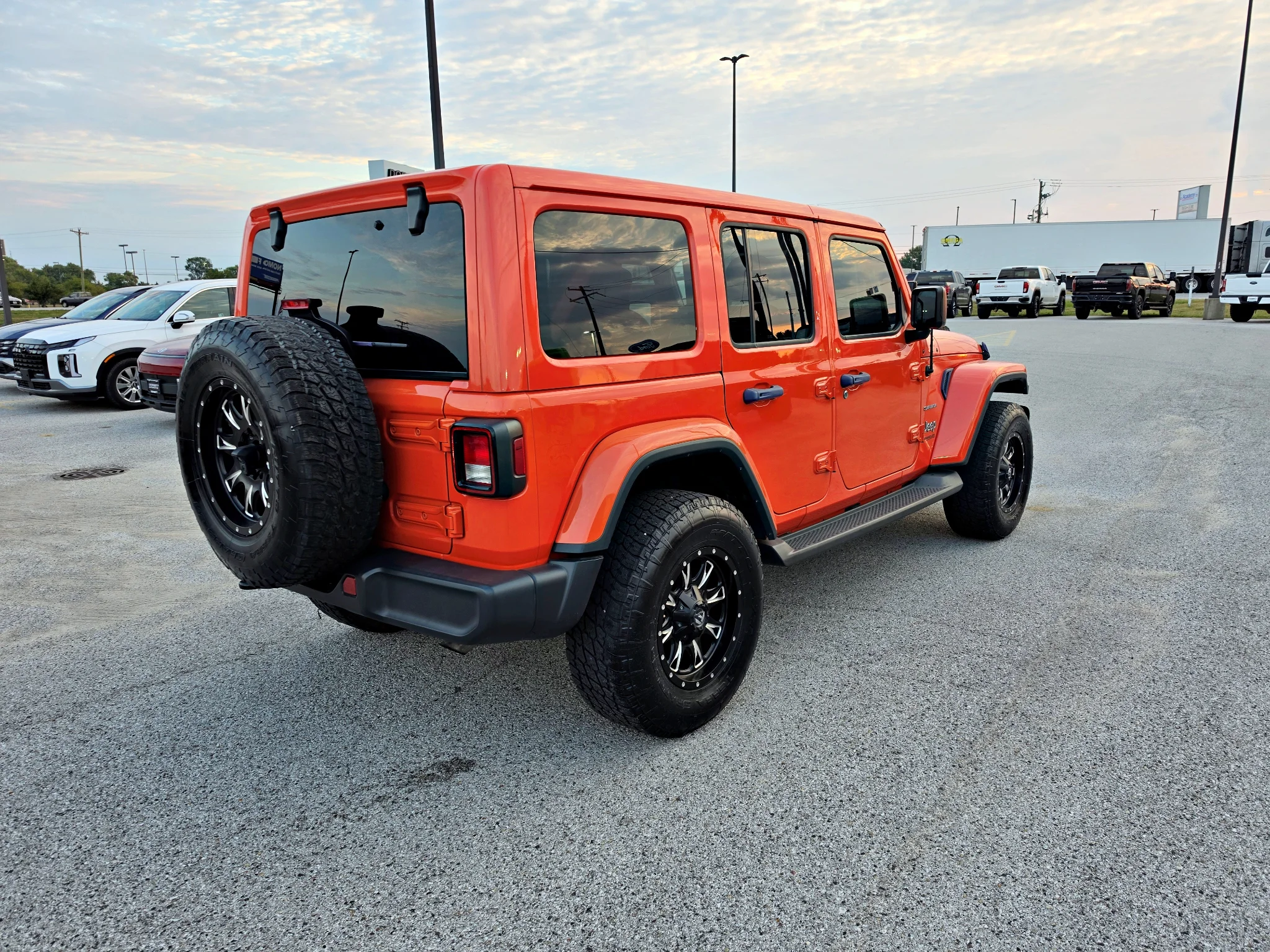 Used 2019 Punkn Metallic Clearcoat Jeep Sahara image 6