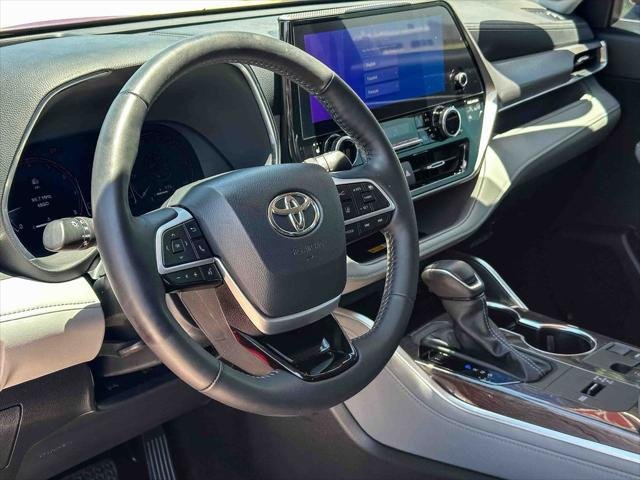 Certified Used 2024 RUBY FLARE PEARL Toyota  image 12