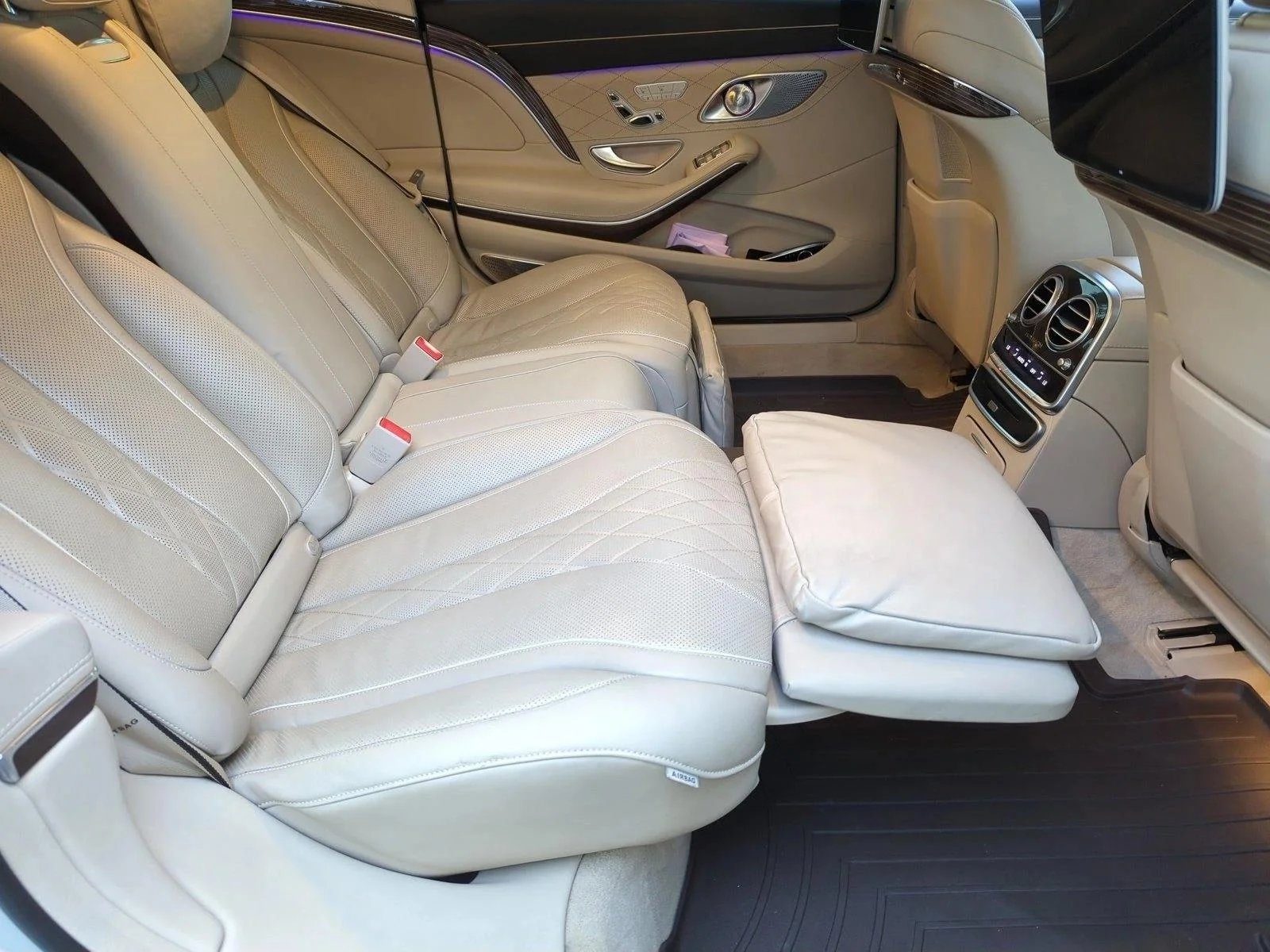 Used 2020 Iridium Silver Metallic Mercedes-Benz Maybach S 560 image 21