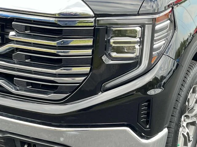 Used 2025 Black GMC SLT image 10