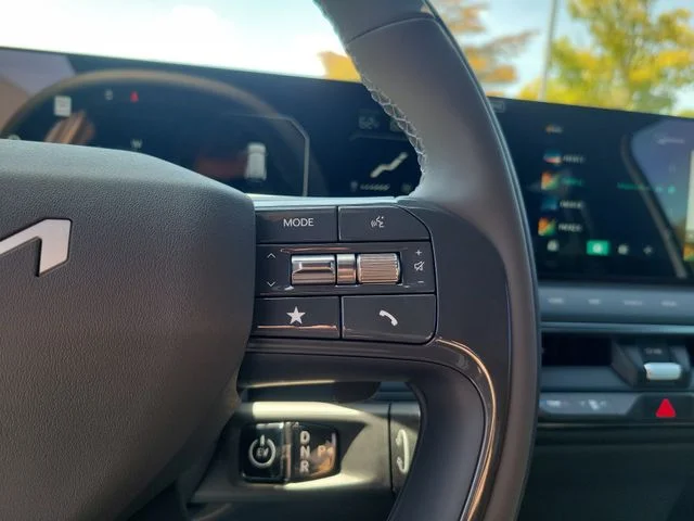 New 2026 Glacial White Pearl Kia Land AWD image 19