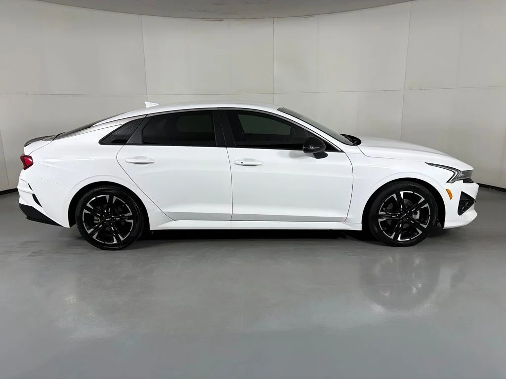 Used 2022 White Kia GT-Line image 9