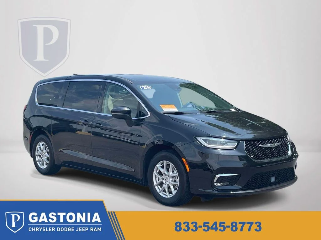 Used 2023 Black Chrysler Touring L image 1