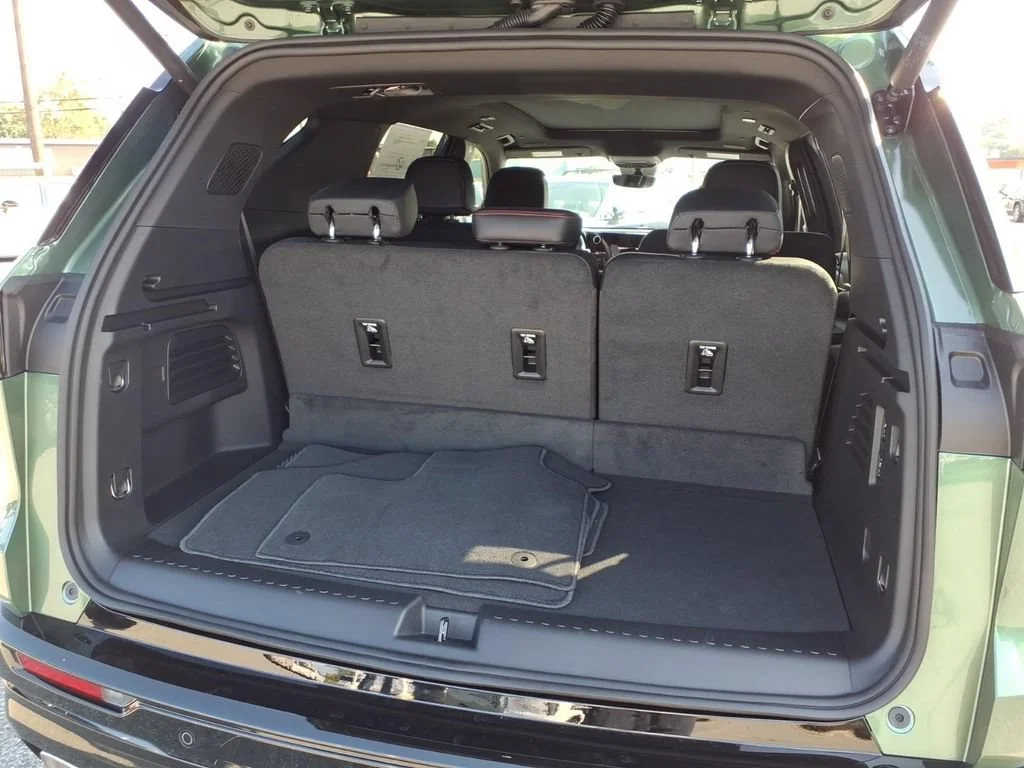 2027 Chevrolet Traverse RS - Photo 28