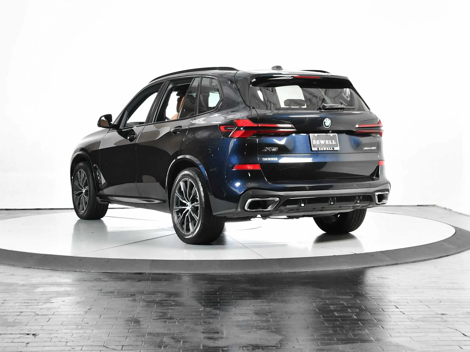 Used 2024 Carbon Black Metallic BMW xDrive40i image 4