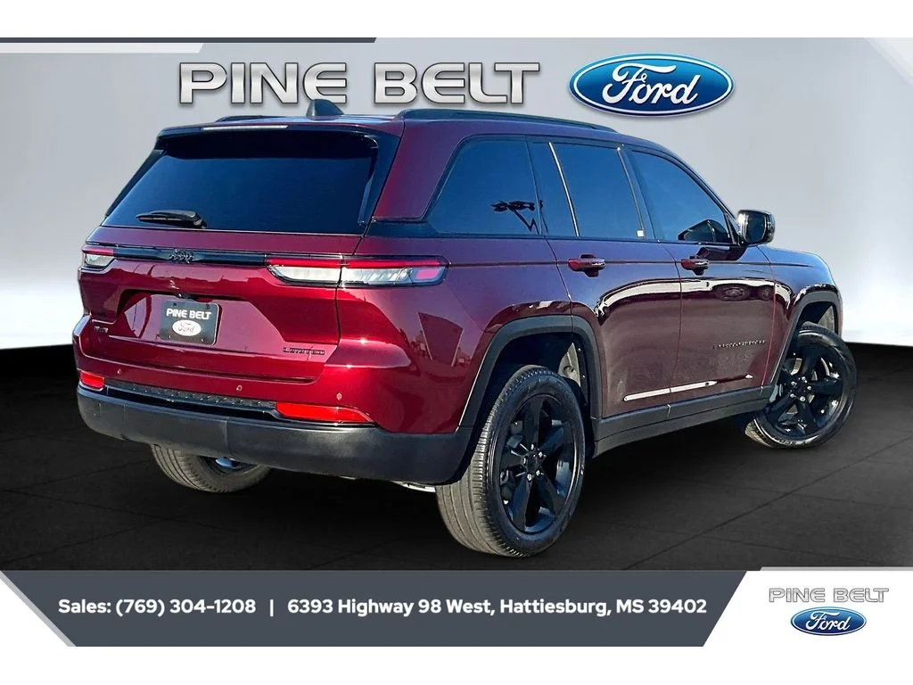 Used 2025 Velvet Red Pearlcoat Jeep Limited image 12