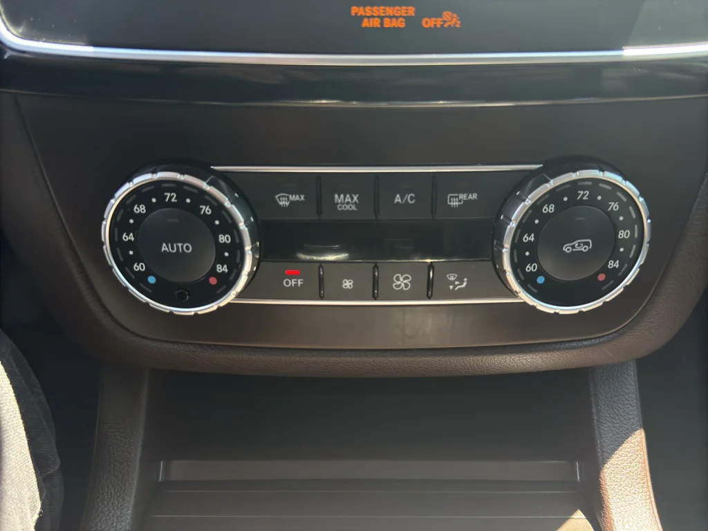 Used 2019 Black Mercedes-Benz 450 4MATIC® image 33