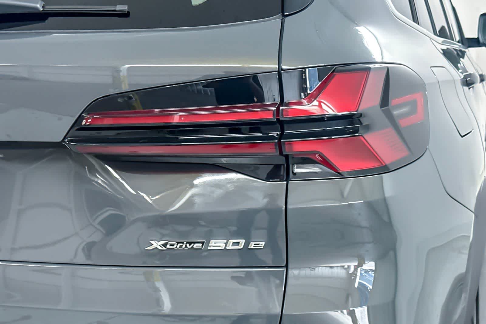 New 2026 Dravit Grey Metallic BMW xDrive50e image 25
