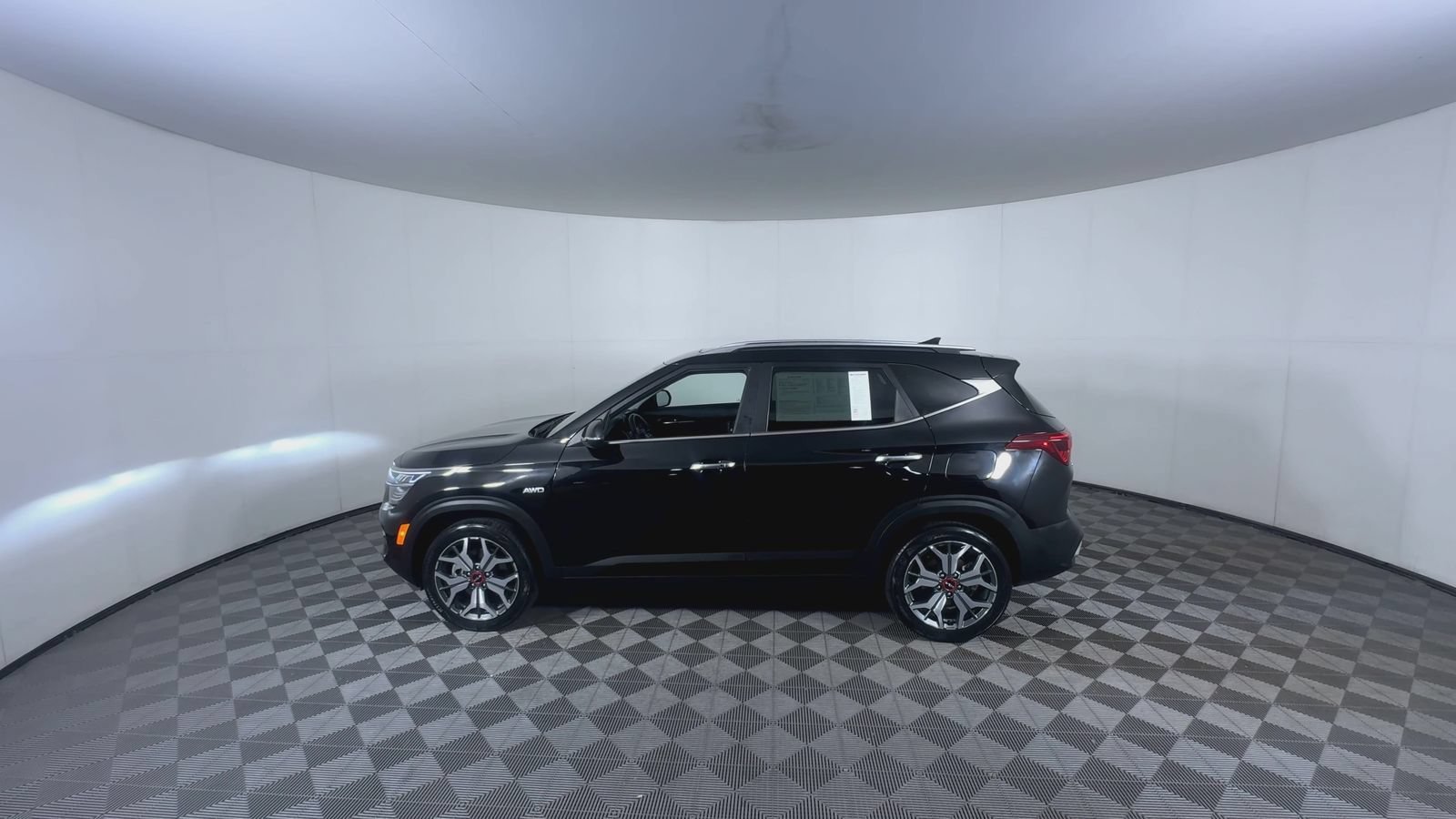 Used 2023 Cherry Black Kia SX image 5