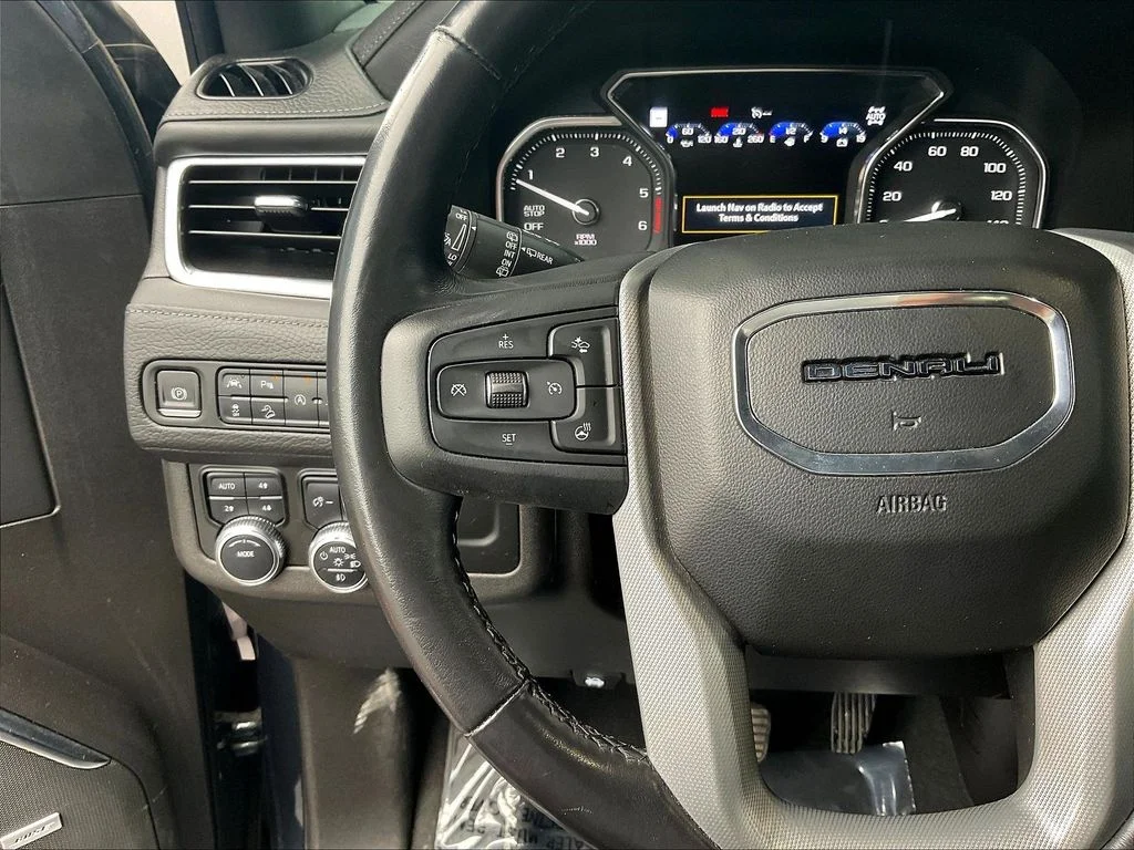 Used 2021 Hunter Green GMC Denali image 11