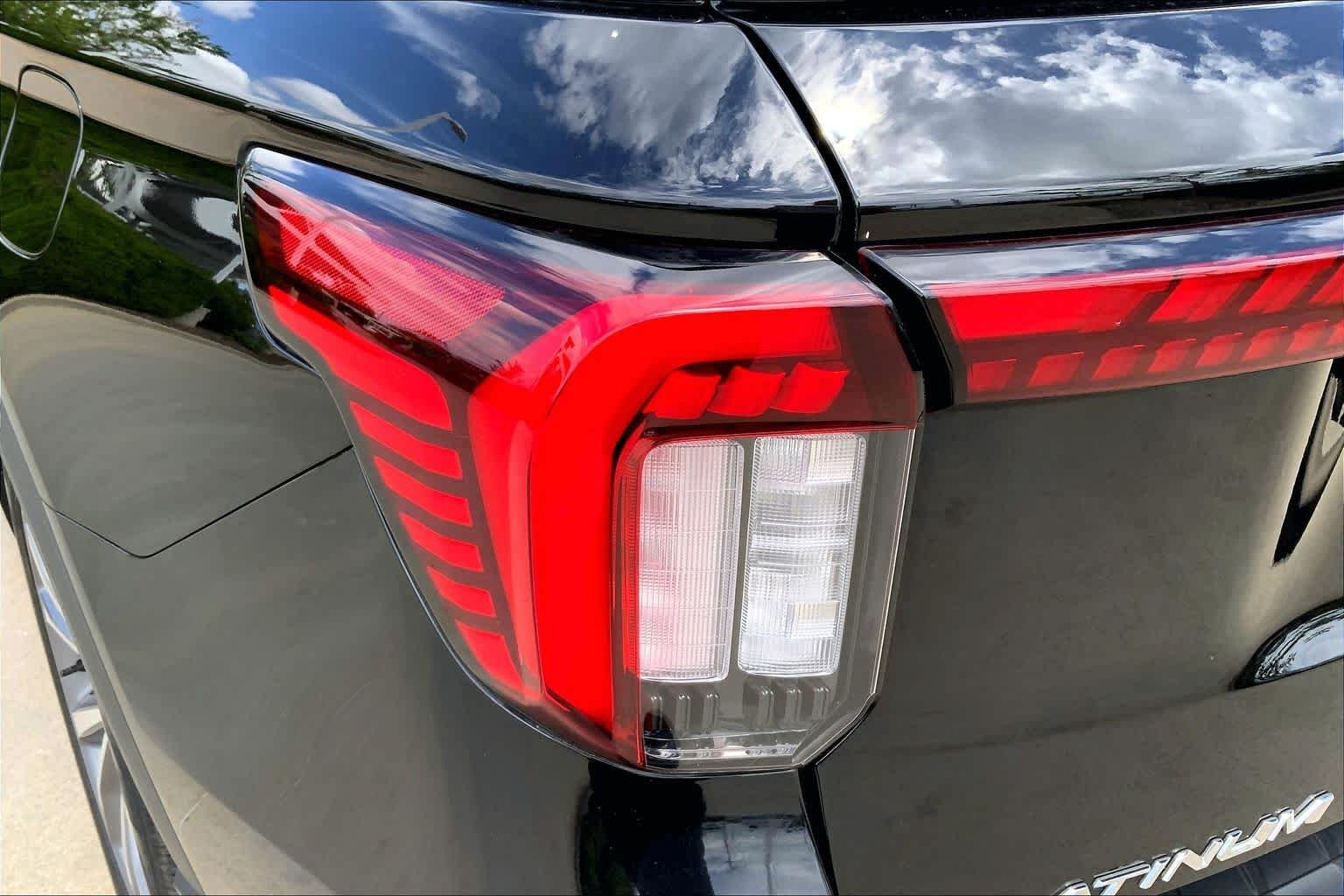 Used 2025 Agate Black Metallic Ford Platinum image 28