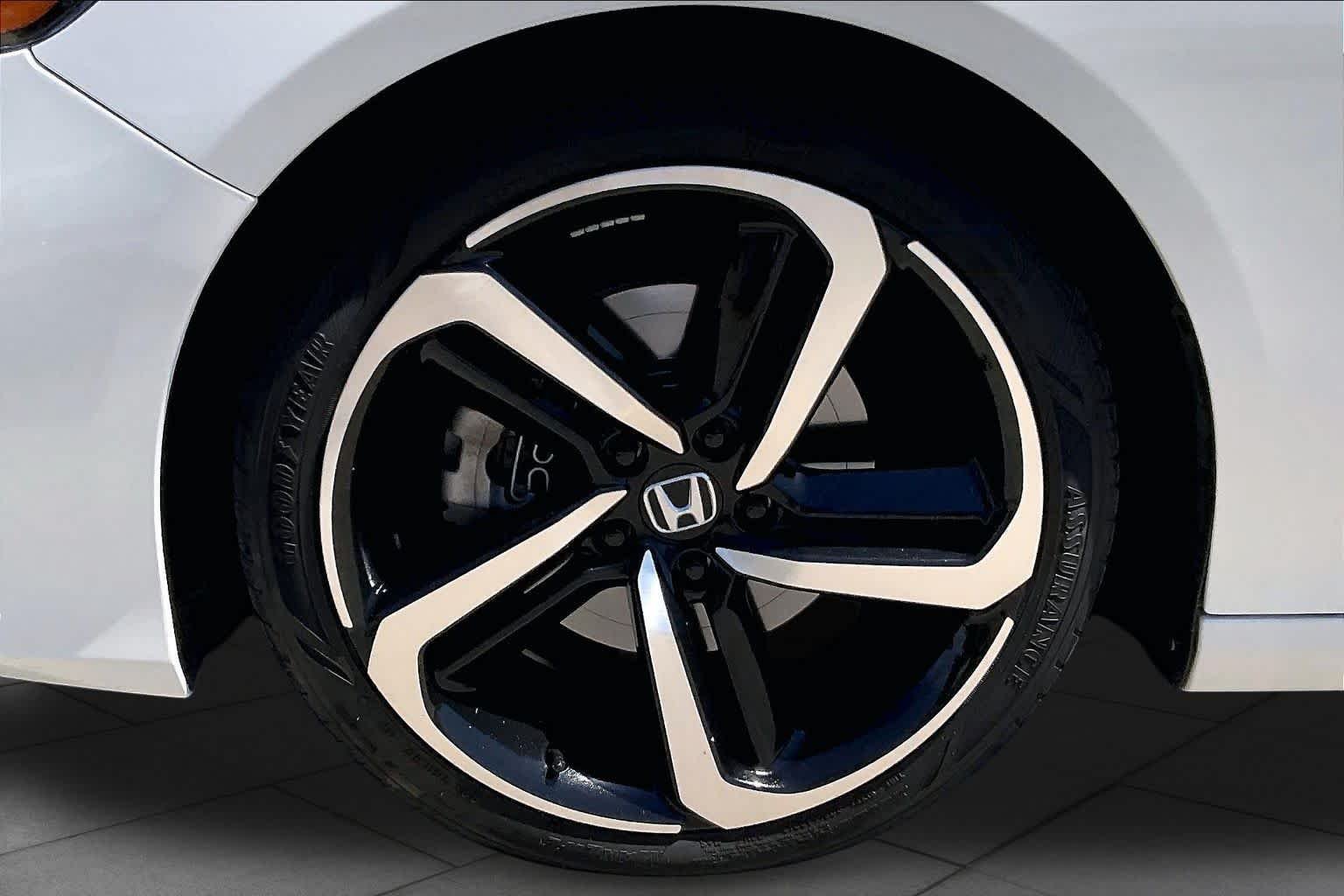 Used 2021 Platinum White Pearl Honda Sport SE image 11