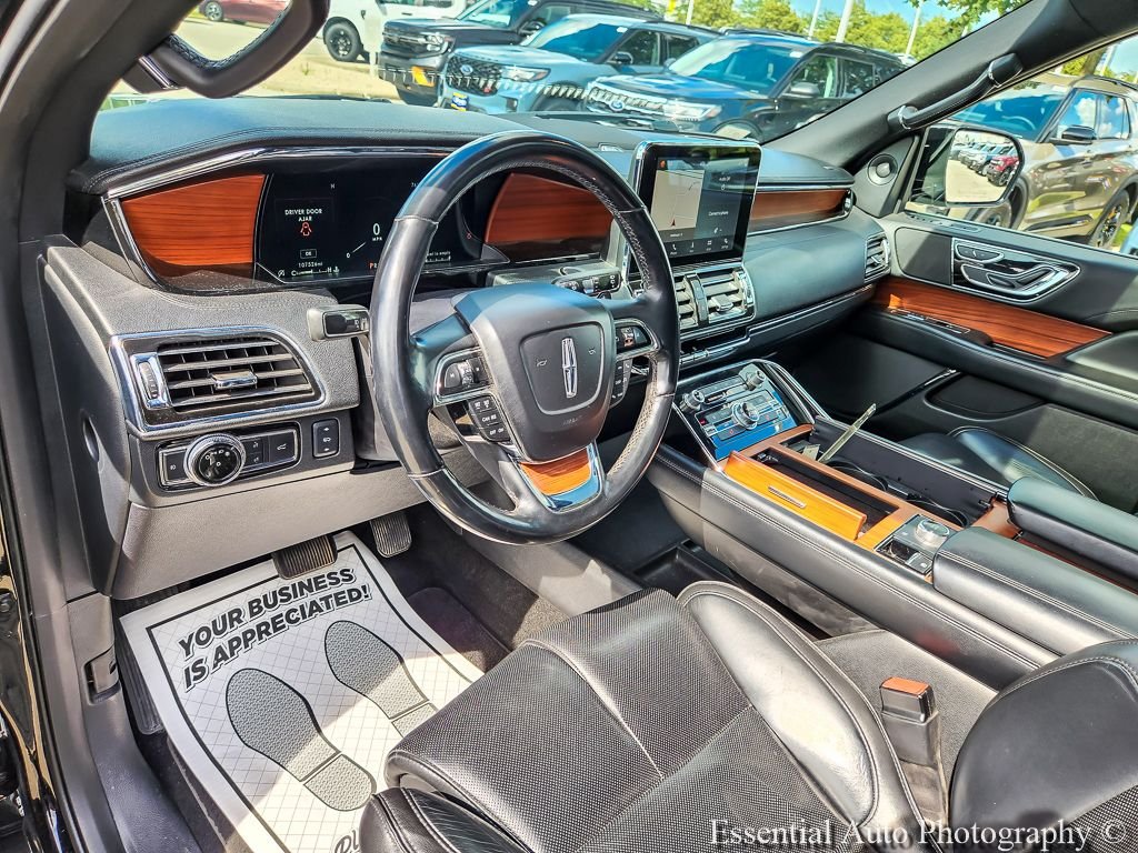 Used 2018 Velvet Lincoln Select image 9