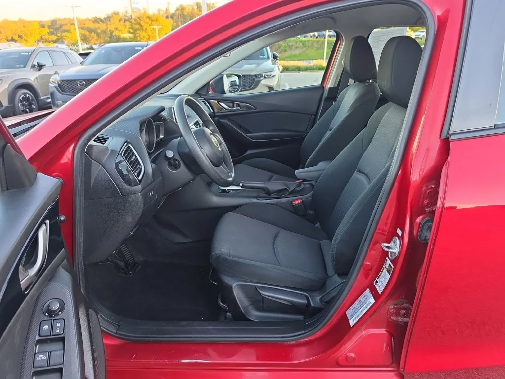 Used 2014 Red Mazda i Sport image 9