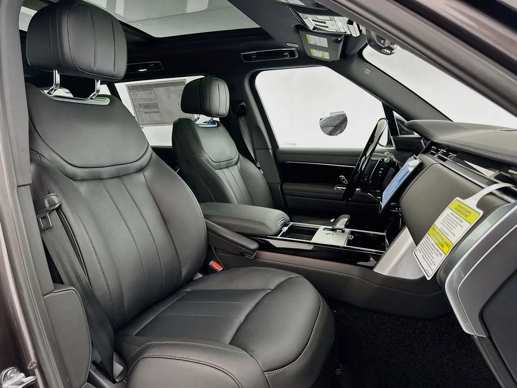 New 2026 Charente Grey Land Rover SE image 29