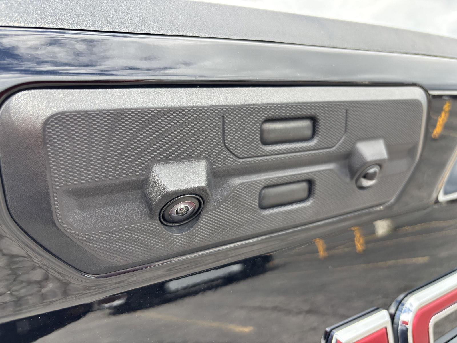 Used 2024 Onyx Black GMC Denali image 43