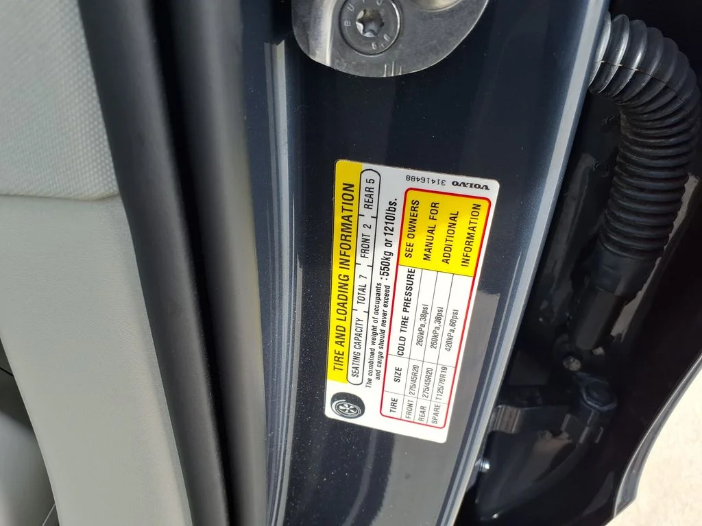 Certified Used 2024 Blue Volvo B5 Core image 34